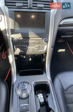 Седан Ford Fusion 2017 в 