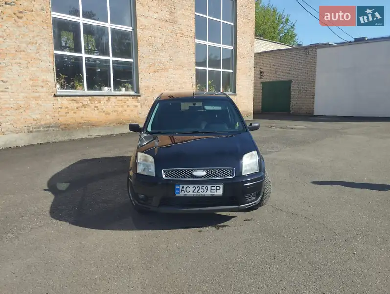 Хэтчбек Ford Fusion 2005 в 