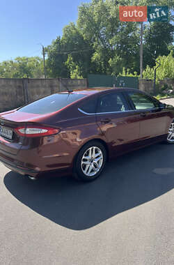Седан Ford Fusion 2015 в 