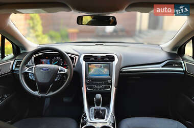 Седан Ford Fusion 2015 в 