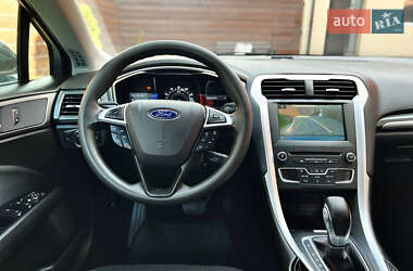 Седан Ford Fusion 2015 в 