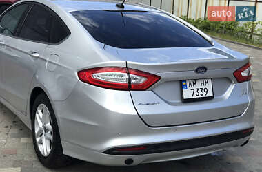 Седан Ford Fusion 2015 в Львові