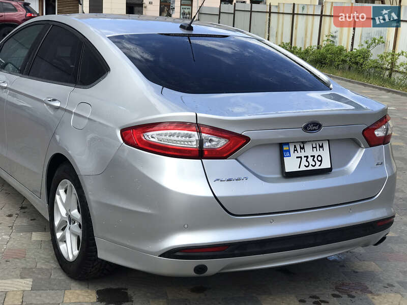 Седан Ford Fusion 2015 в Львові
