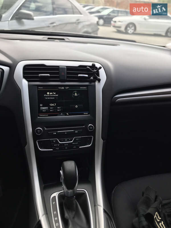 Седан Ford Fusion 2015 в Львові