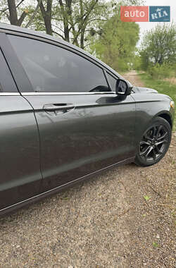 Седан Ford Fusion 2016 в 