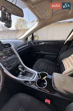 Седан Ford Fusion 2015 в 