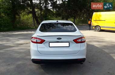 Седан Ford Fusion 2015 в 