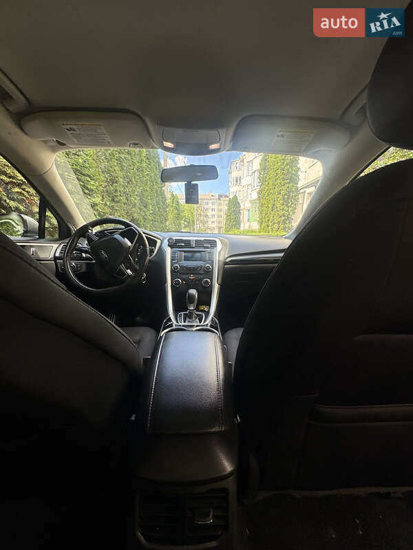 Седан Ford Fusion 2015 в Чернівцях