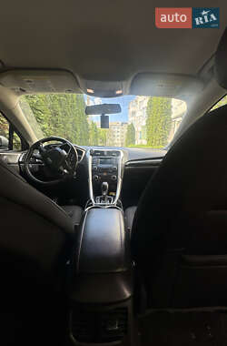 Седан Ford Fusion 2015 в 