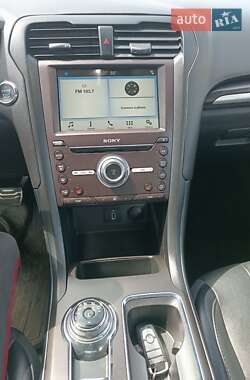Седан Ford Fusion 2019 в 