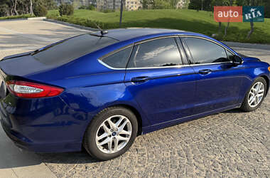 Седан Ford Fusion 2015 в 