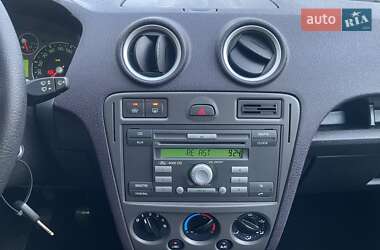 Хэтчбек Ford Fusion 2008 в 