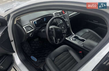 Седан Ford Fusion 2017 в 