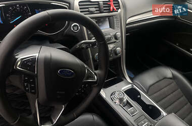 Седан Ford Fusion 2017 в 