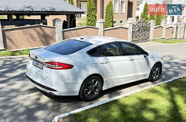 Седан Ford Fusion 2016 в 