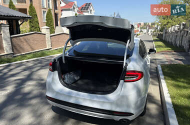 Седан Ford Fusion 2016 в 