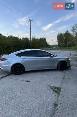Седан Ford Fusion 2013 в 