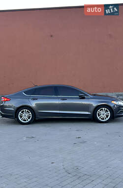 Седан Ford Fusion 2018 в 