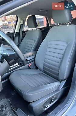 Седан Ford Fusion 2018 в 