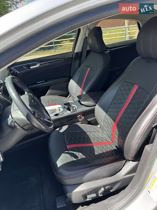 Седан Ford Fusion 2015 в Измаиле