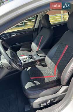Седан Ford Fusion 2015 в 