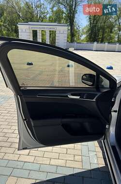 Седан Ford Fusion 2015 в 