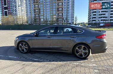 Седан Ford Fusion 2016 в 