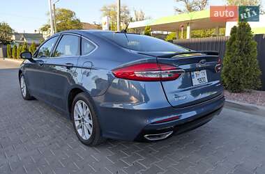 Седан Ford Fusion 2018 в 