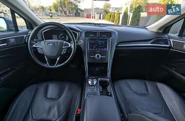 Седан Ford Fusion 2018 в 