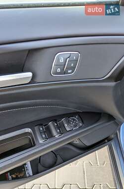 Седан Ford Fusion 2018 в 