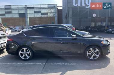 Седан Ford Fusion 2015 в 