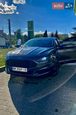 Седан Ford Fusion 2015 в 