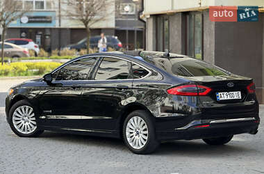 Седан Ford Fusion 2012 в 