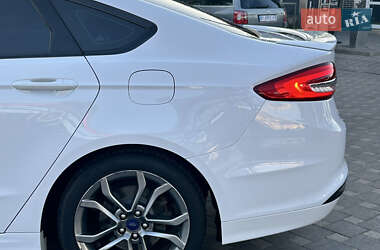 Седан Ford Fusion 2016 в 