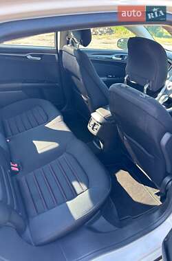 Седан Ford Fusion 2013 в 