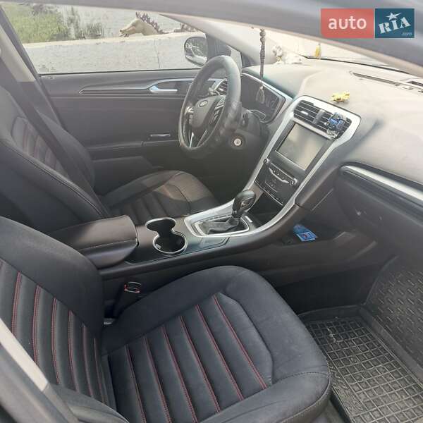 Седан Ford Fusion 2015 в Староконстантинове