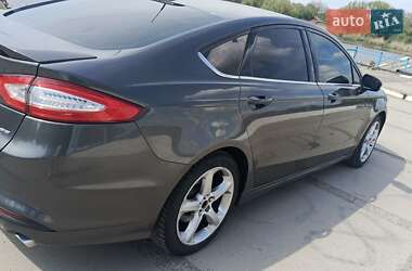 Седан Ford Fusion 2015 в 