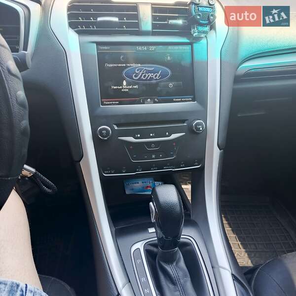 Седан Ford Fusion 2015 в Староконстантинове