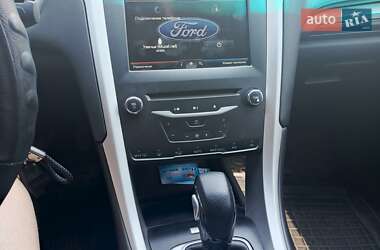 Седан Ford Fusion 2015 в 