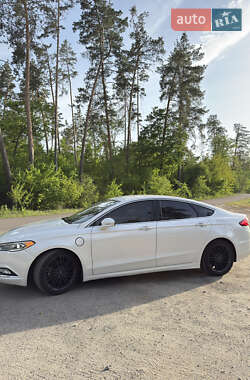 Седан Ford Fusion 2016 в 