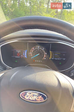Седан Ford Fusion 2016 в 