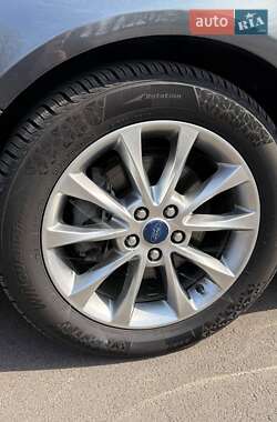 Седан Ford Fusion 2016 в 