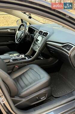 Седан Ford Fusion 2016 в 