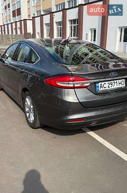Седан Ford Fusion 2016 в 