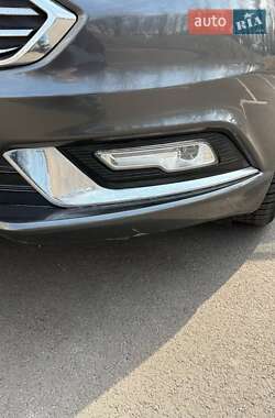 Седан Ford Fusion 2016 в 