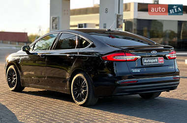 Седан Ford Fusion 2019 в 