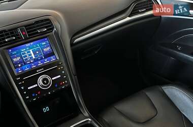 Седан Ford Fusion 2019 в 