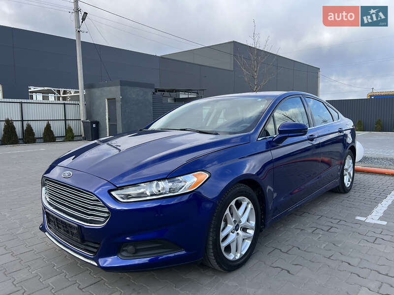 Седан Ford Fusion 2015 в 