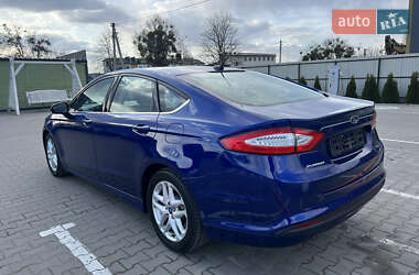 Седан Ford Fusion 2015 в 