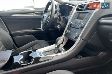 Седан Ford Fusion 2015 в 